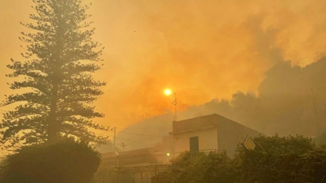 Sicilya Adası'nda kırmızı alarm! Evler tahliye edildi, eğitime ara verildi... 3